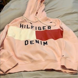 Comfy Tommy Hilfiger Sweatshirt!💕